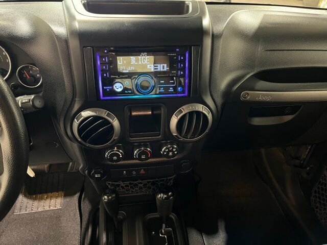
								2014 Jeep Wrangler Sport full									