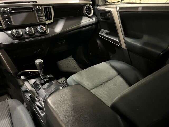 
								2018 Toyota RAV4 LE full									