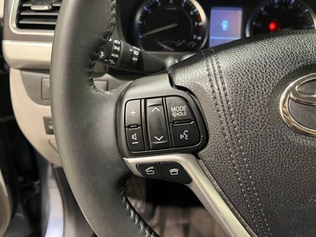 
								2015 Toyota Highlander LE Plus V6 full									