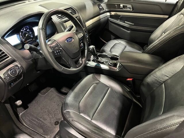 
								2018 Ford Explorer XLT w/ Apple Car Play and Navigation full									