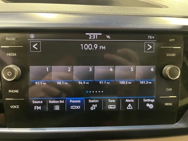 
								2022 Volkswagen Taos 1.5T SE w/Apple Car Play full									