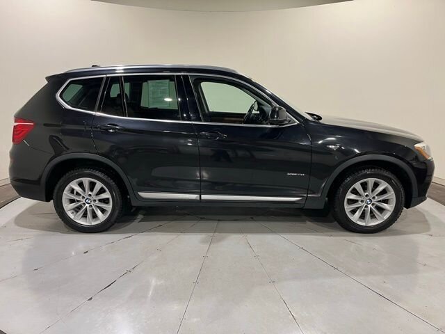 
								2017 BMW X3 xDrive28i w/Navigation full									