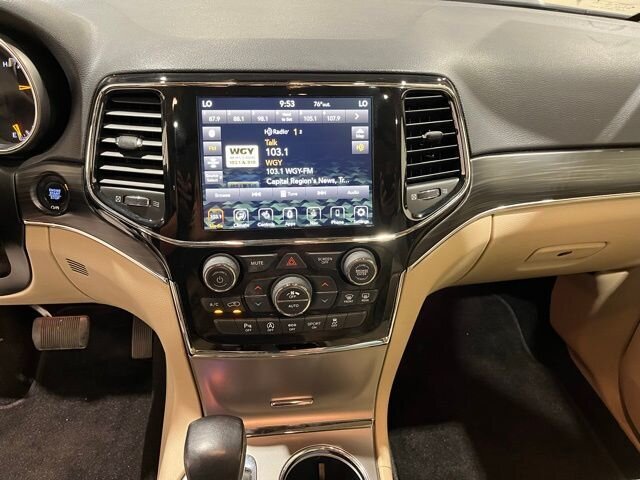 
								2021 Jeep Grand Cherokee Limited w/ Apple Car Play and Navigation full									