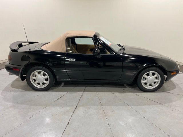 
								1993 Mazda MX-5 Miata Base full									