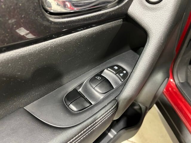 
								2018 Nissan Rogue SV w/ Apple Car Play full									