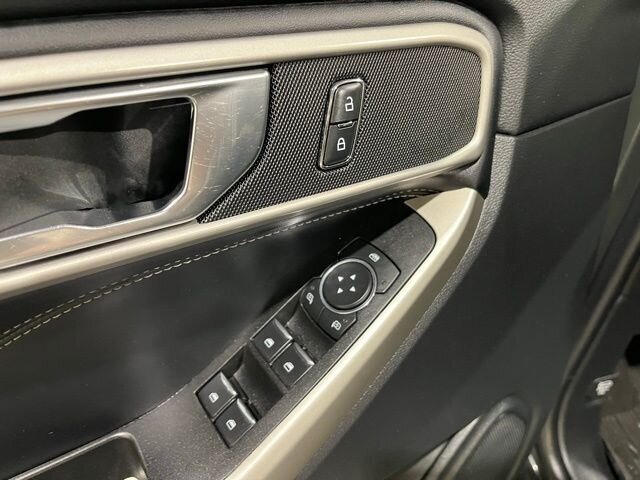 
								2021 Ford Explorer XLT full									