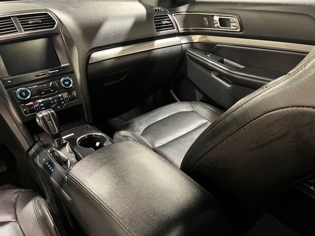 
								2018 Ford Explorer XLT w/ Apple Car Play and Navigation full									