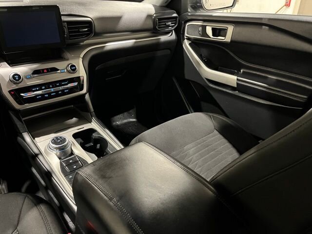 
								2021 Ford Explorer XLT full									