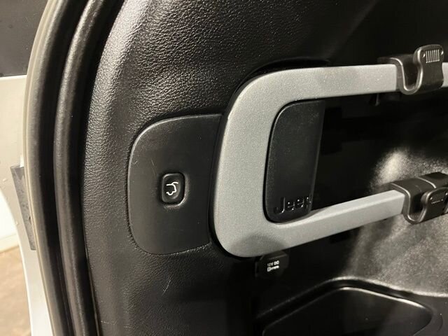 
								2016 Jeep Cherokee Latitude full									