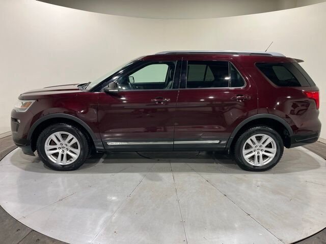 
								2018 Ford Explorer XLT w/ Apple Car Play and Navigation full									