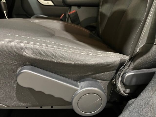 
								2018 Jeep Wrangler JK Unlimited Unlimited Sahara full									