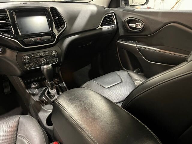 
								2019 Jeep Cherokee Limited w/ Apple Car Play and Navigation full									