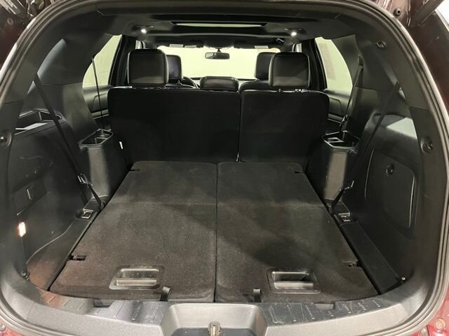 
								2018 Ford Explorer XLT w/ Apple Car Play and Navigation full									