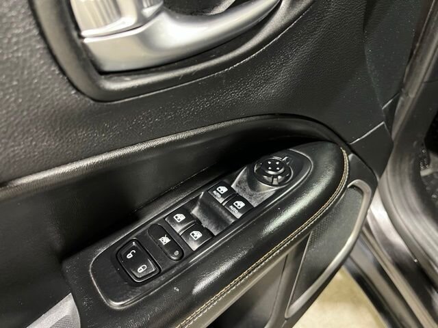 
								2020 Jeep Compass Latitude full									