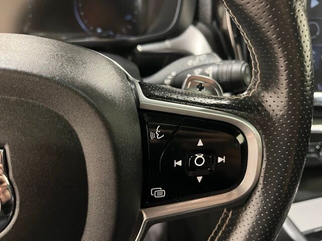 
								2018 Volvo XC60 T5 R-Design full									