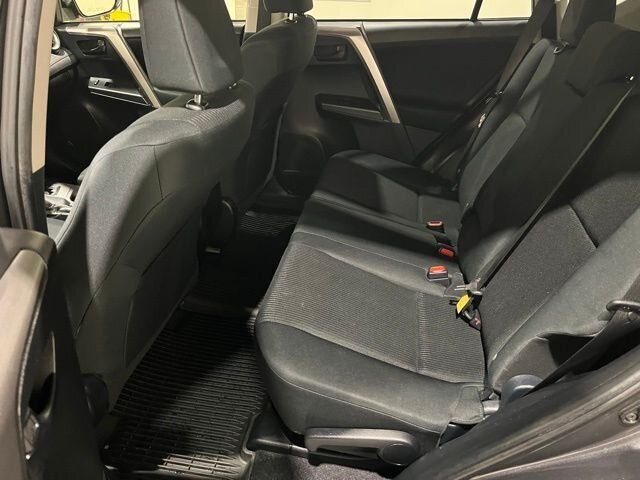 
								2018 Toyota RAV4 LE full									