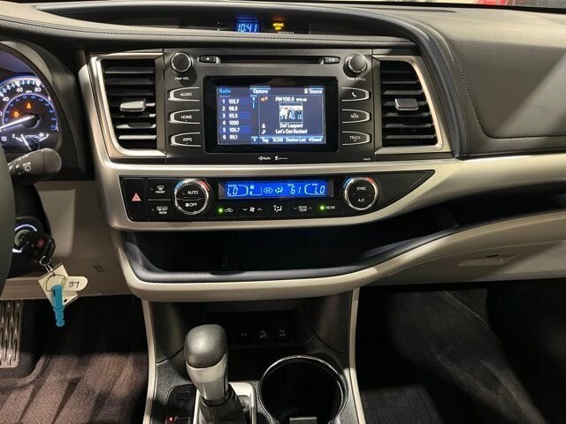 
								2015 Toyota Highlander LE Plus V6 full									