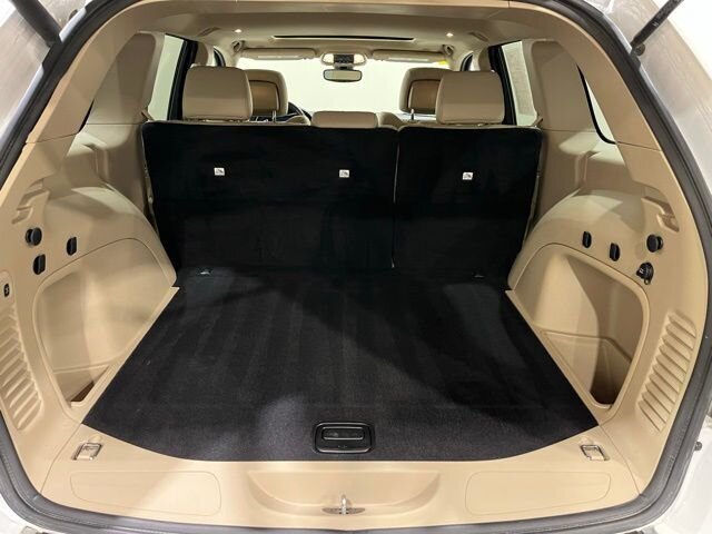 
								2021 Jeep Grand Cherokee Limited w/ Apple Car Play and Navigation full									