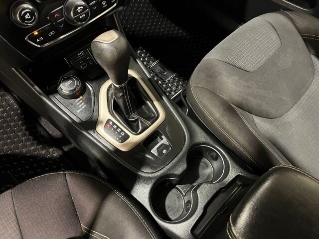 
								2016 Jeep Cherokee Latitude full									