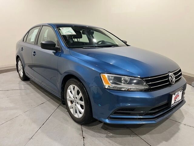 
								2015 Volkswagen Jetta 1.8T SE full									