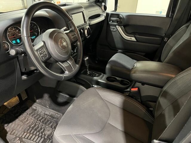 
								2018 Jeep Wrangler JK Unlimited Unlimited Sahara full									