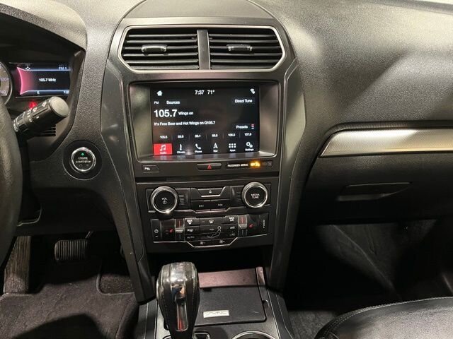 
								2018 Ford Explorer XLT w/ Apple Car Play and Navigation full									