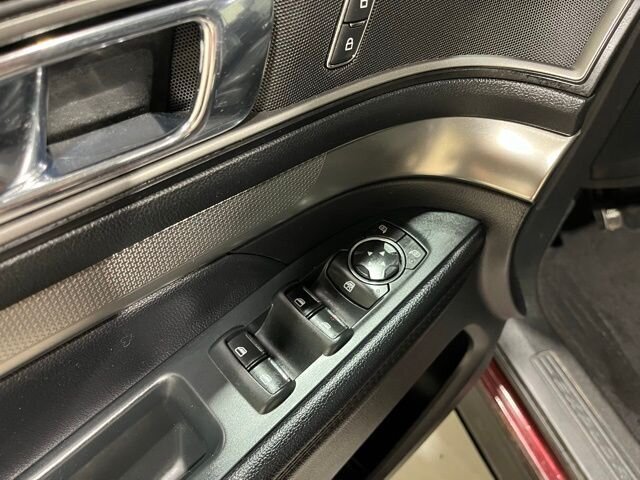 
								2018 Ford Explorer XLT w/ Apple Car Play and Navigation full									