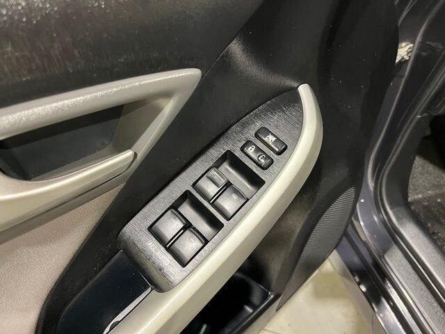 
								2012 Toyota Prius One full									