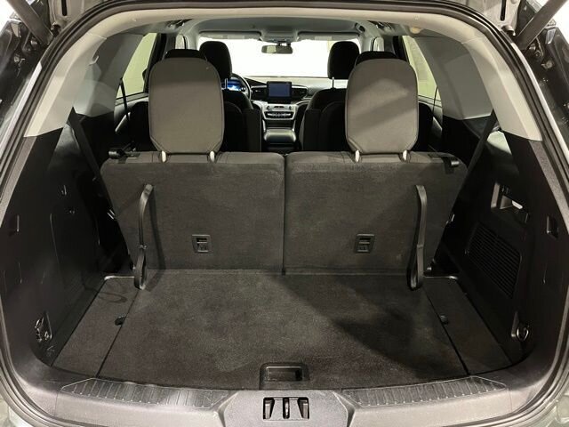 
								2021 Ford Explorer XLT full									