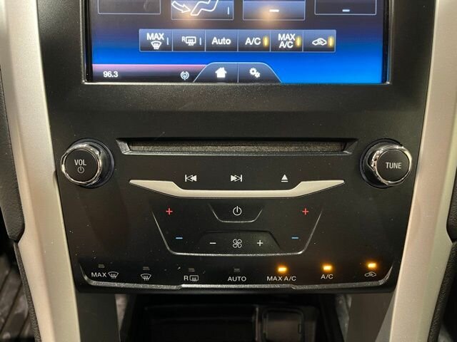 
								2014 Ford Fusion SE full									