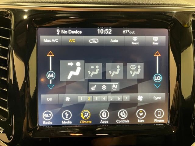 
								2019 Jeep Cherokee Limited w/ Apple Car Play and Navigation full									