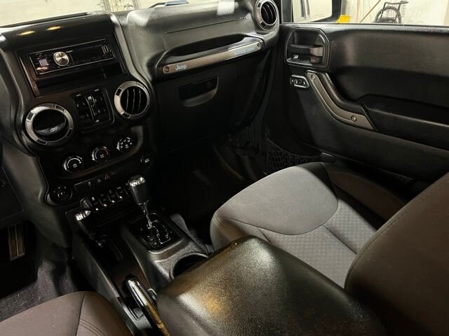 
								2017 Jeep Wrangler Unlimited Sport full									