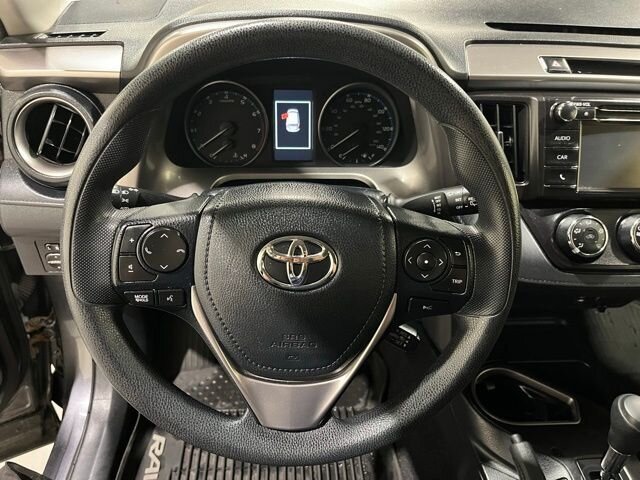 
								2018 Toyota RAV4 LE full									