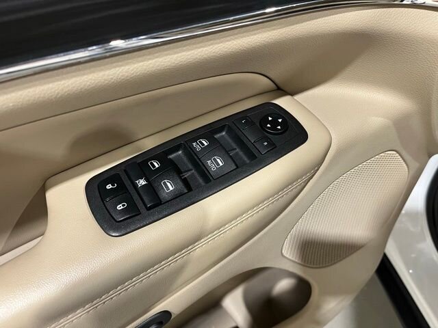 
								2021 Jeep Grand Cherokee Limited w/ Apple Car Play and Navigation full									