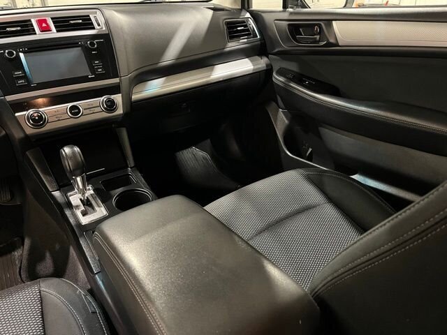 
								2015 Subaru Outback 2.5i full									