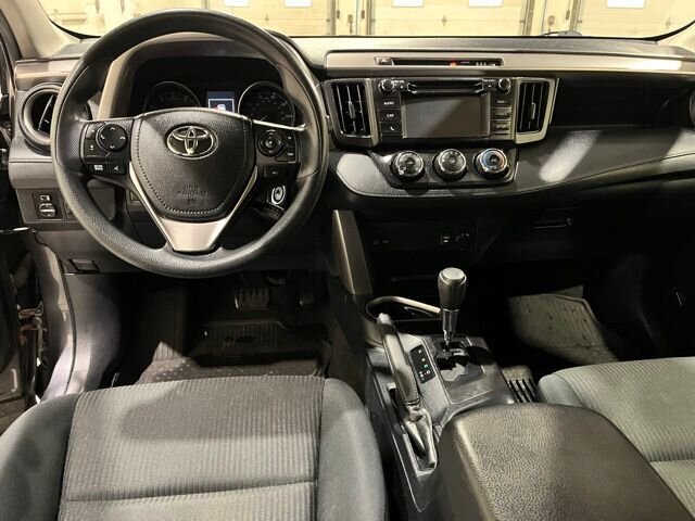 
								2018 Toyota RAV4 LE full									