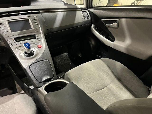 
								2012 Toyota Prius One full									