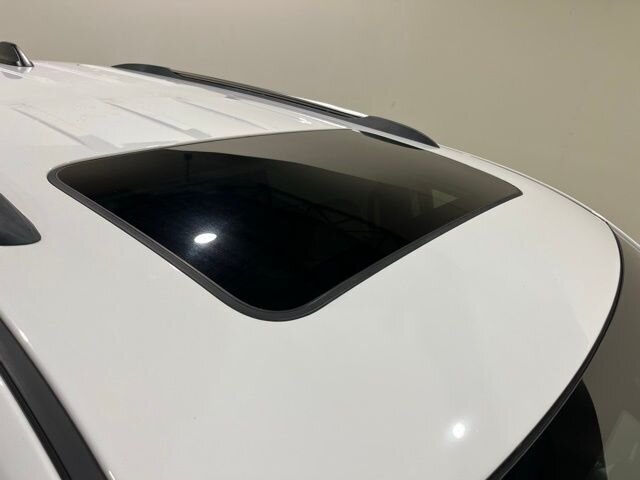 
								2021 Jeep Grand Cherokee Limited w/ Apple Car Play and Navigation full									