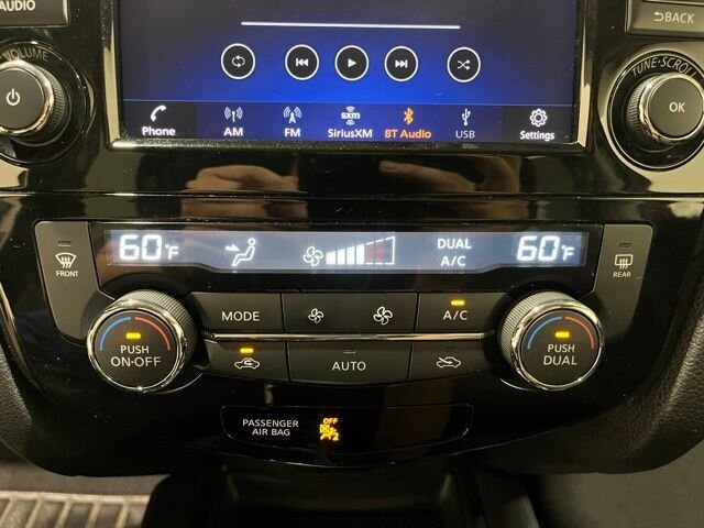 
								2018 Nissan Rogue SV w/ Apple Car Play full									