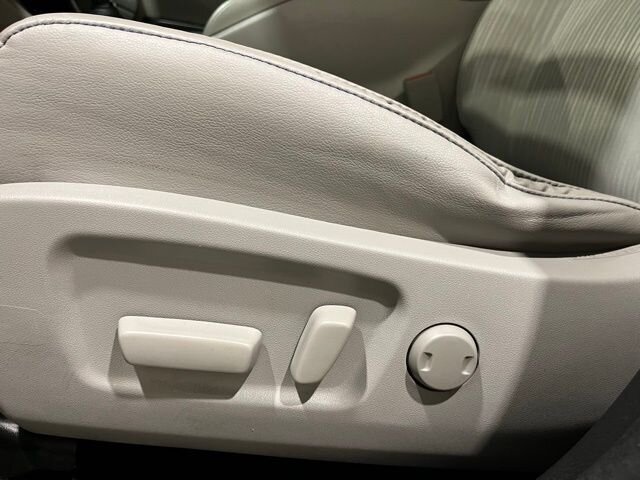 
								2015 Toyota Highlander LE Plus V6 full									