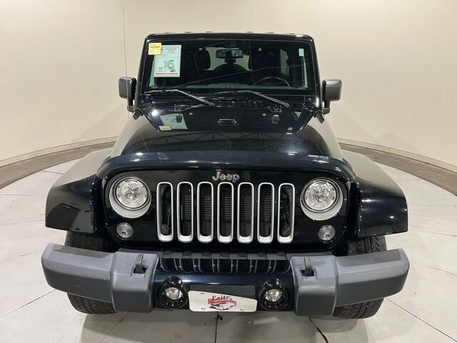 
								2018 Jeep Wrangler JK Unlimited Unlimited Sahara full									
