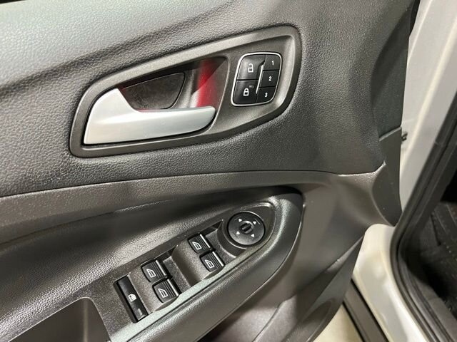 
								2017 Ford Escape Titanium w/ Navigation full									