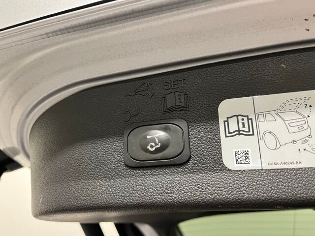 
								2017 Ford Escape Titanium w/ Navigation full									