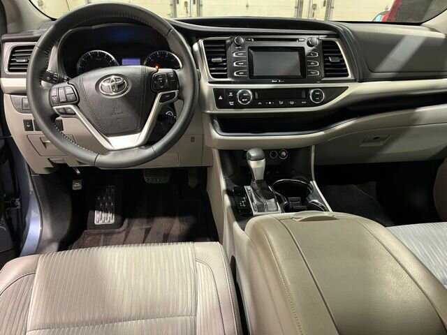 
								2015 Toyota Highlander LE Plus V6 full									