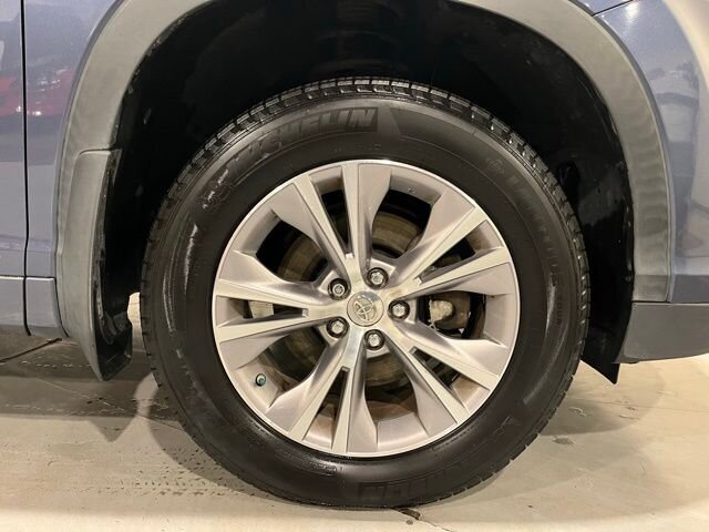 
								2015 Toyota Highlander LE Plus V6 full									