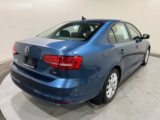 
								2015 Volkswagen Jetta 1.8T SE full									