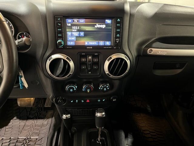 
								2018 Jeep Wrangler JK Unlimited Unlimited Sahara full									