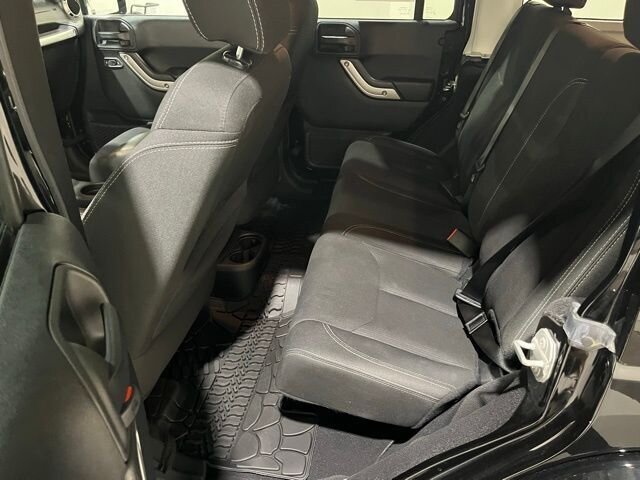 
								2018 Jeep Wrangler JK Unlimited Unlimited Sahara full									