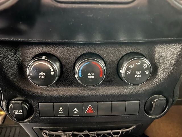 
								2014 Jeep Wrangler Sport full									