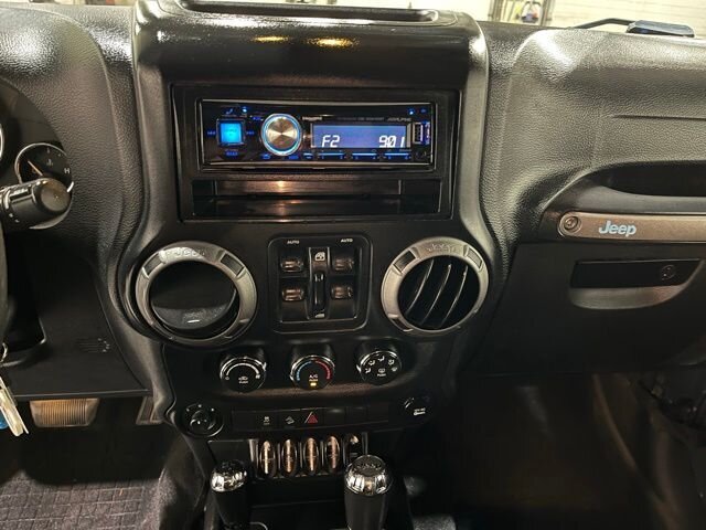 
								2017 Jeep Wrangler Unlimited Sport full									